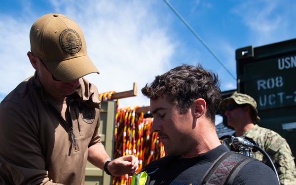 PacBlitz19 UCT-2 conducts surface-supply dives