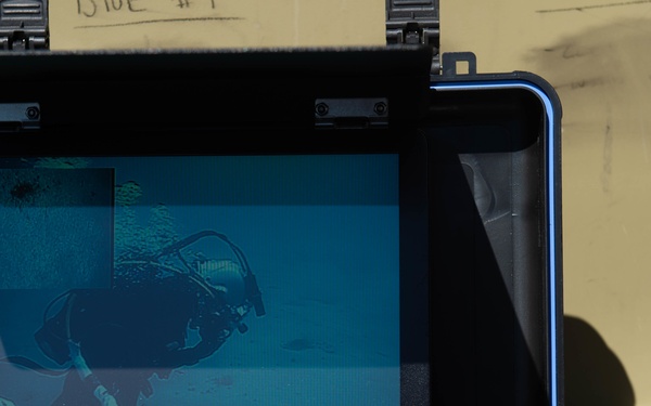 PacBlitz19 UCT-2 conducts surface-supply dives