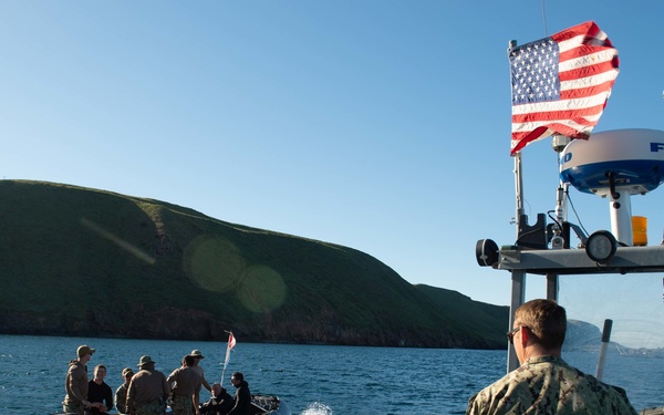 PacBlitz19 UCT-2 conducts scuba dive