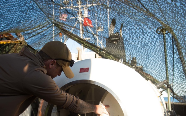 PacBlitz19 UCT-2 conducts scuba dive