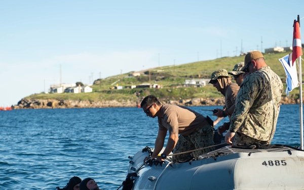 PacBlitz19 UCT-2 conducts scuba dive
