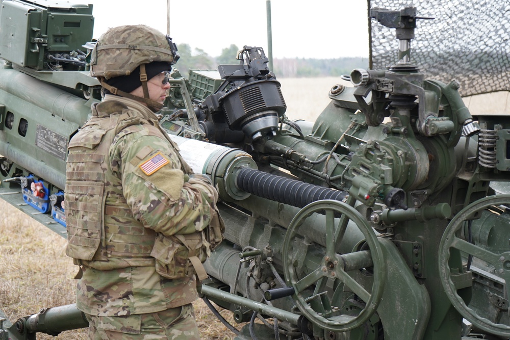 2CR’s FA Squadron howitzer air raid ascends