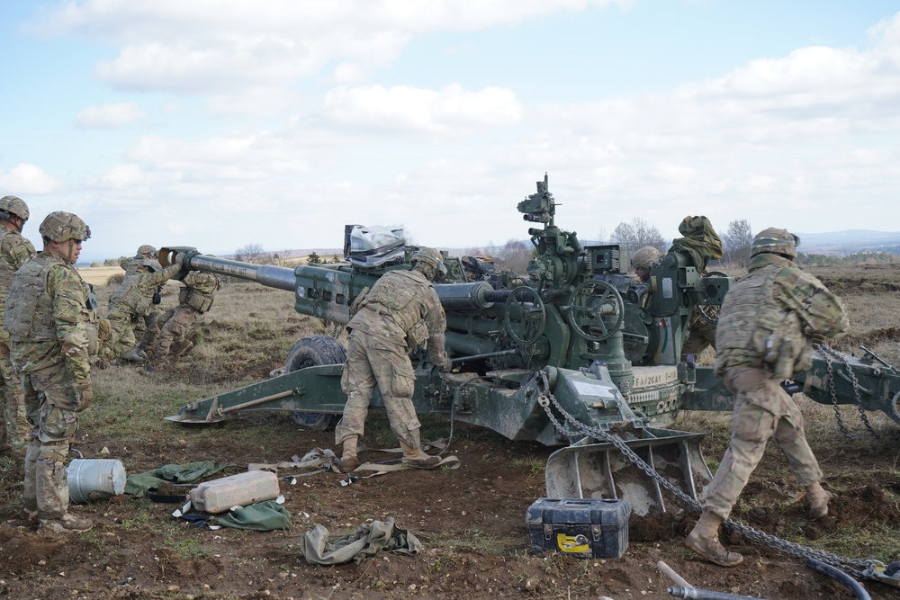 2CR’s FA Squadron howitzer air raid ascends