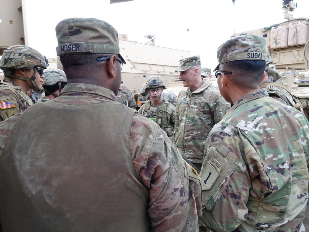 Col. Patrick Michaelis visits the 1-5 FA