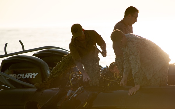 UCT-2 Conducts Maintenance during Pacific Blitz 2019