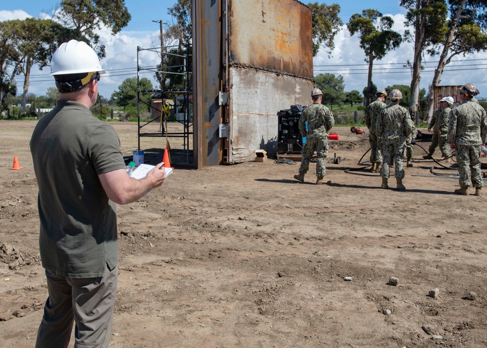UCT-2, CMBU-303 and NMCB-5 Conduct a Quay Wall Patch Test During Pacific Blitz 2019