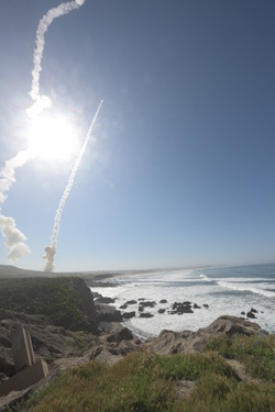 FTG-11 two interceptors launched [Image 2 of 6]
