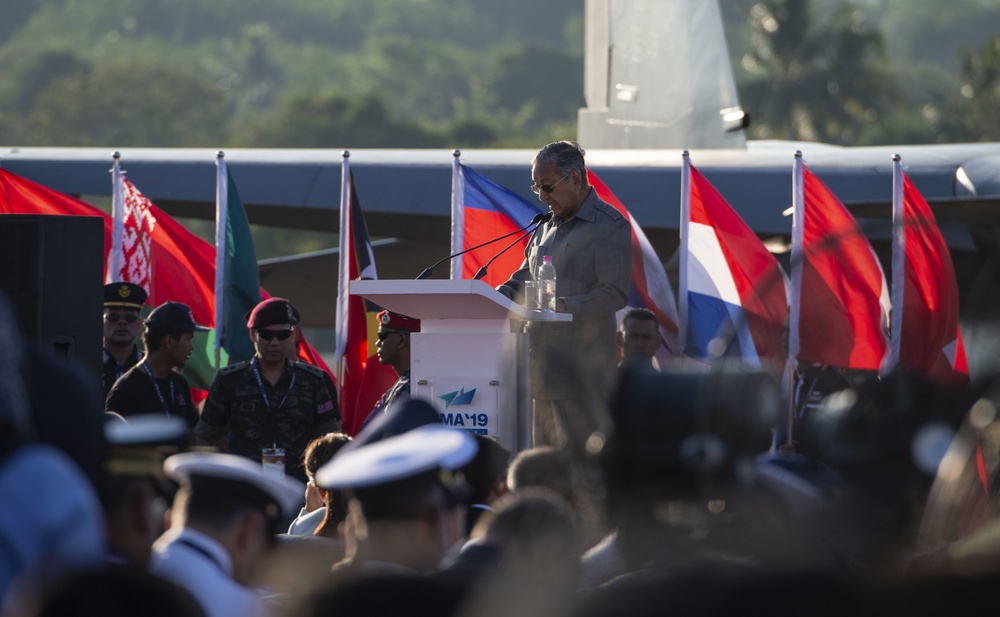 LIMA 19 kicks off with a bang