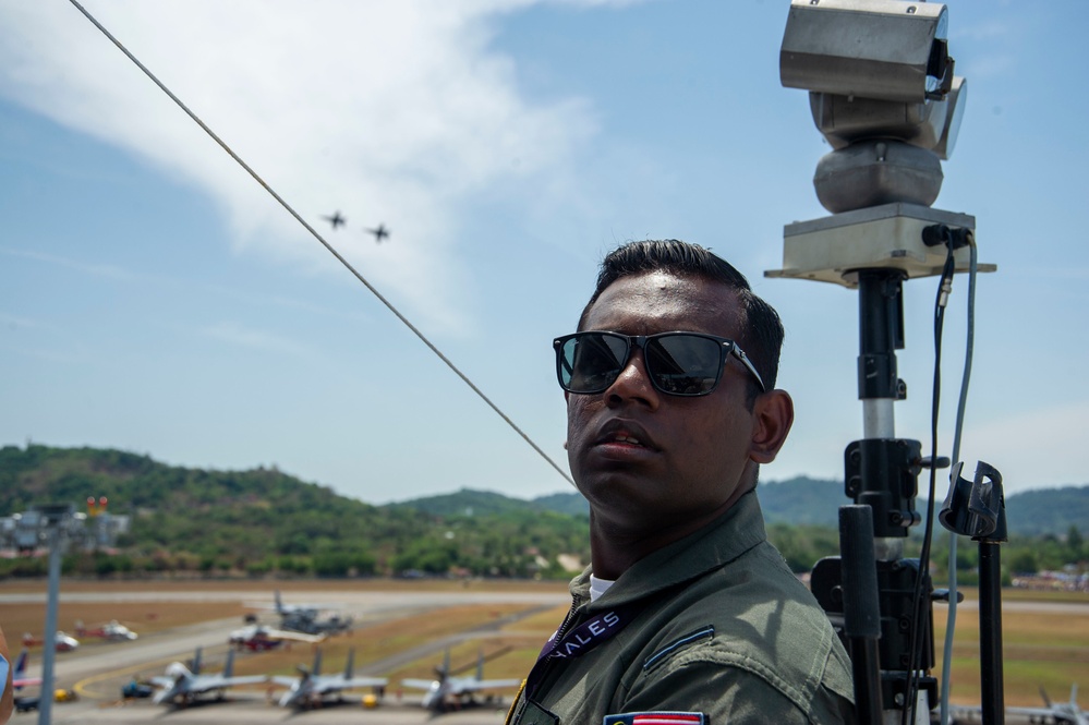 LIMA 19 kicks off with a bang