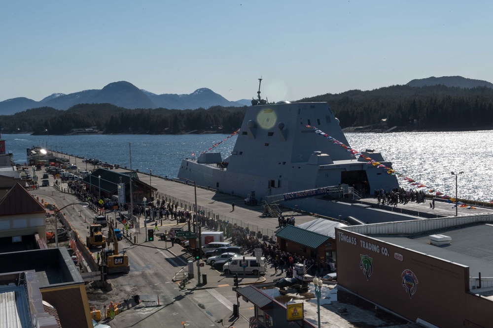 USS Zumwalt Hosts Visitors