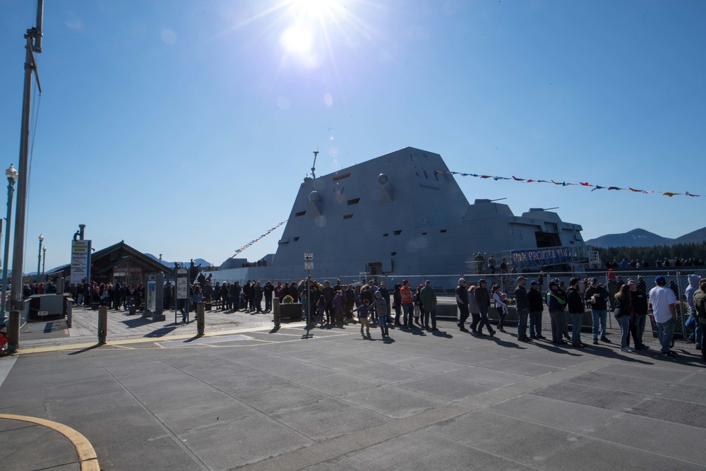 USS Zumwalt Hosts Visitors