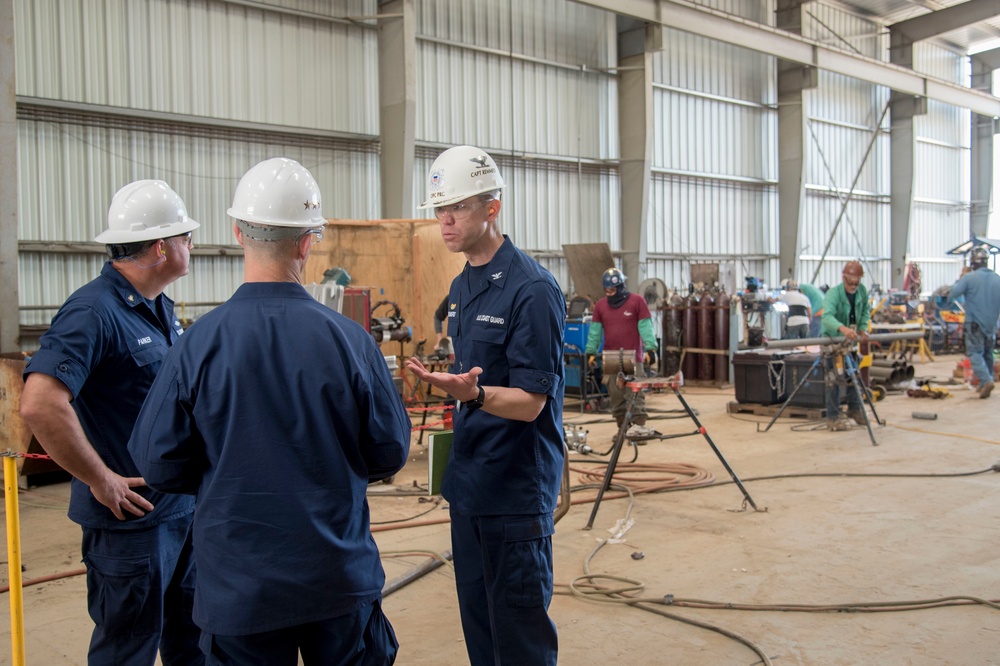 Coast Guard Vice Commandant visits OPC Project Resident Office