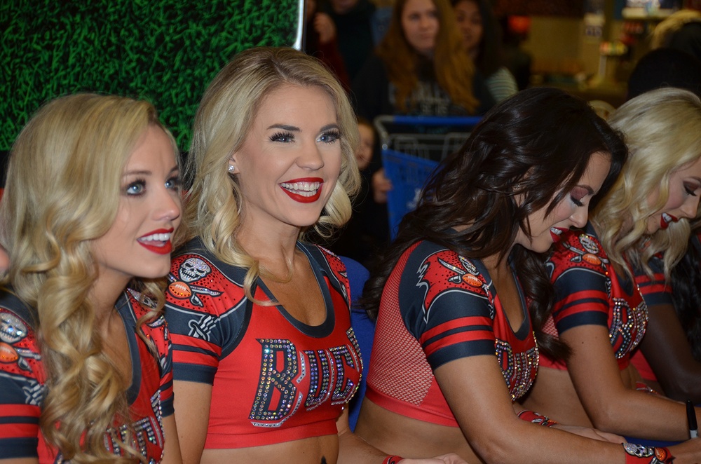 Tampa Bay Buccaneer Cheerleaders and football players visit