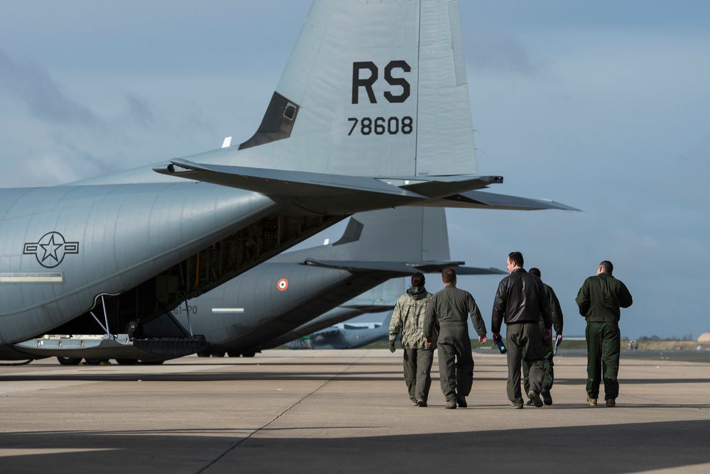 U.S., French Airmen build trust in the skies over France