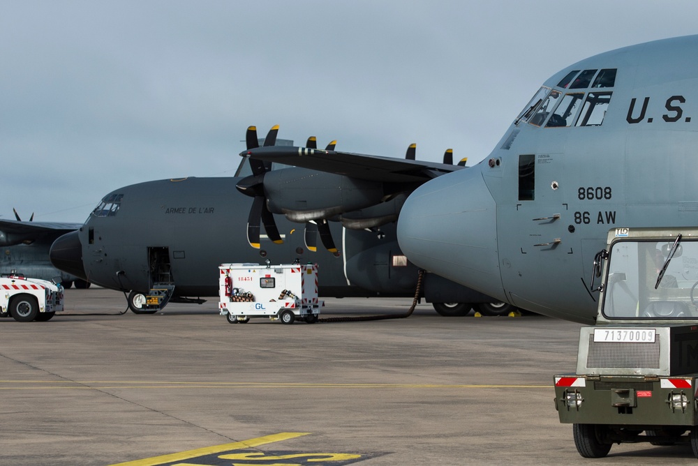 U.S., French Airmen build trust in the skies over France