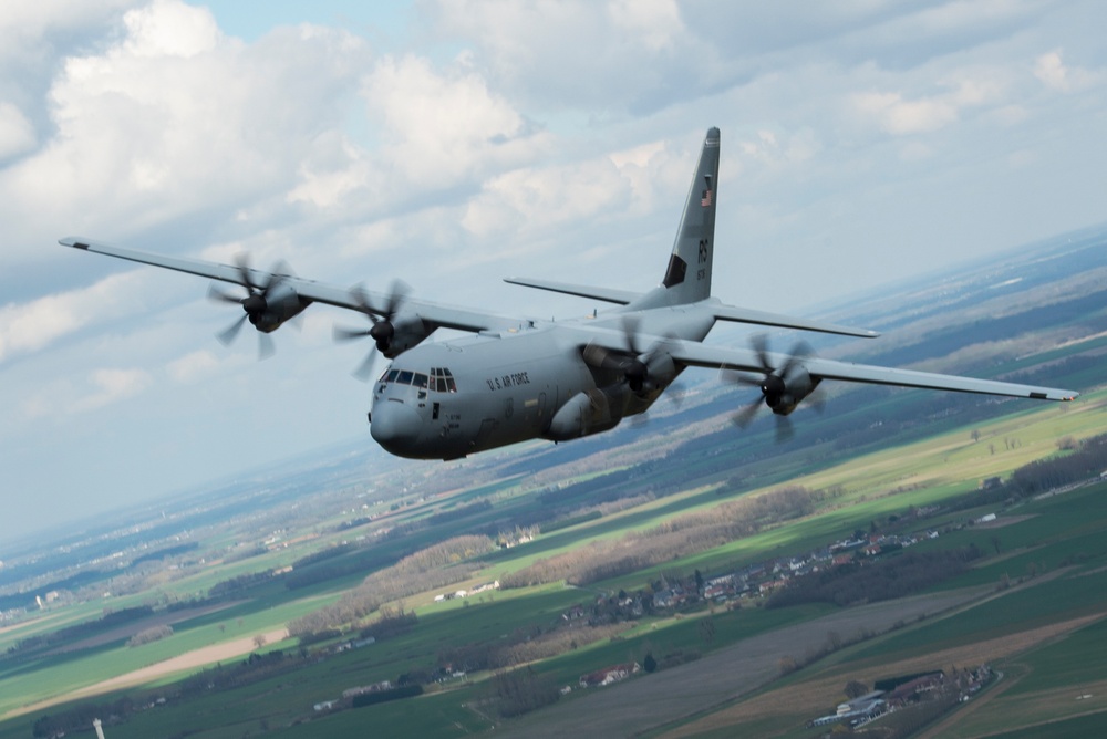 U.S., French Airmen build trust in the skies over France