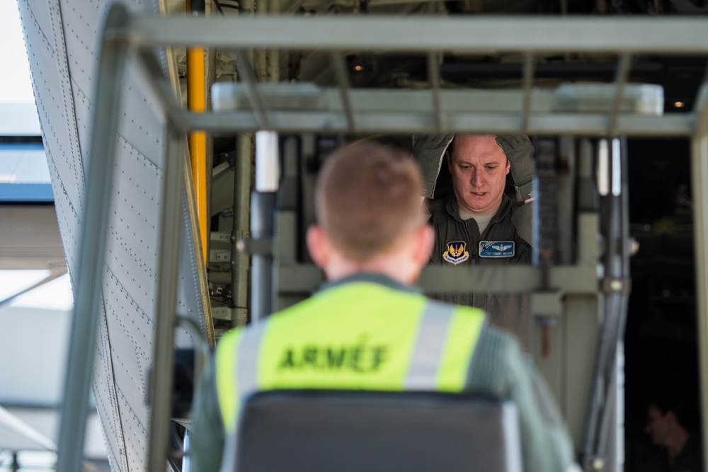 U.S., French Airmen build trust in the skies over France