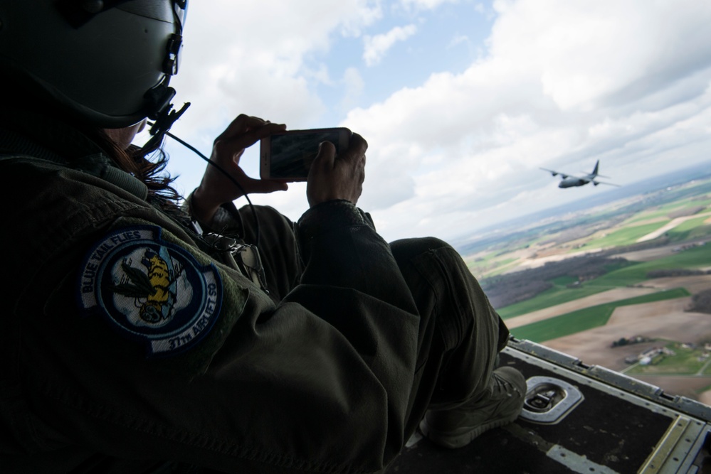 U.S., French Airmen build trust in the skies over France