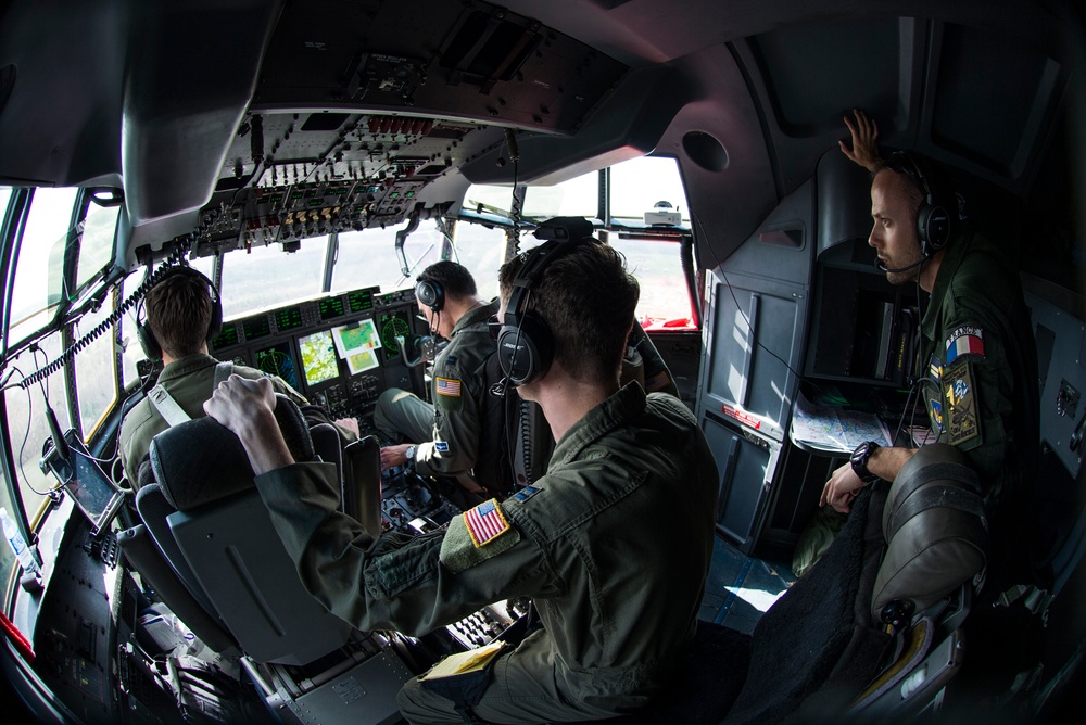 U.S., French Airmen build trust in the skies over France