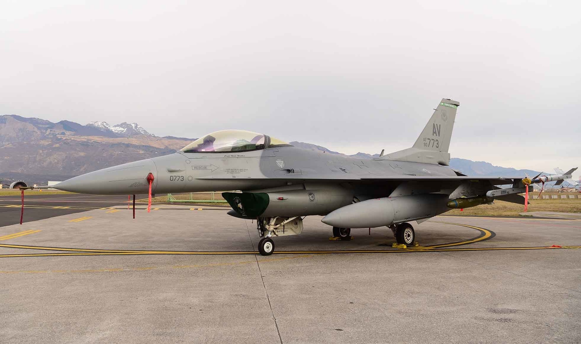 DVIDS - Images - A U.S. Air Force F-16 Fighting Falcon from