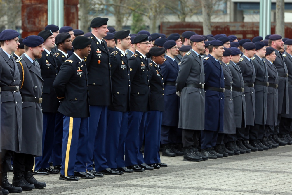 US Signal Soldiers participate in Bundeswehr CIS Command ceremony