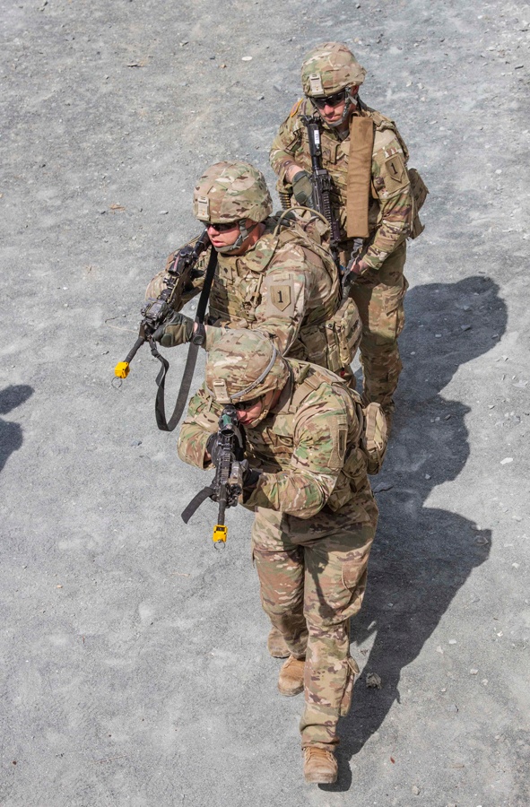 Soldiers conduct close quarter battle drills