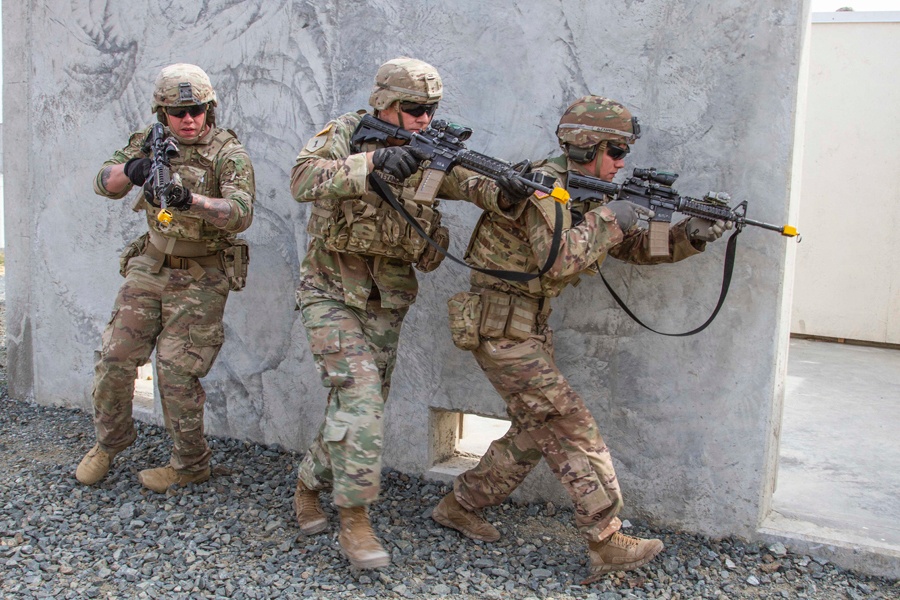 Soldiers conduct close quarter battle drills