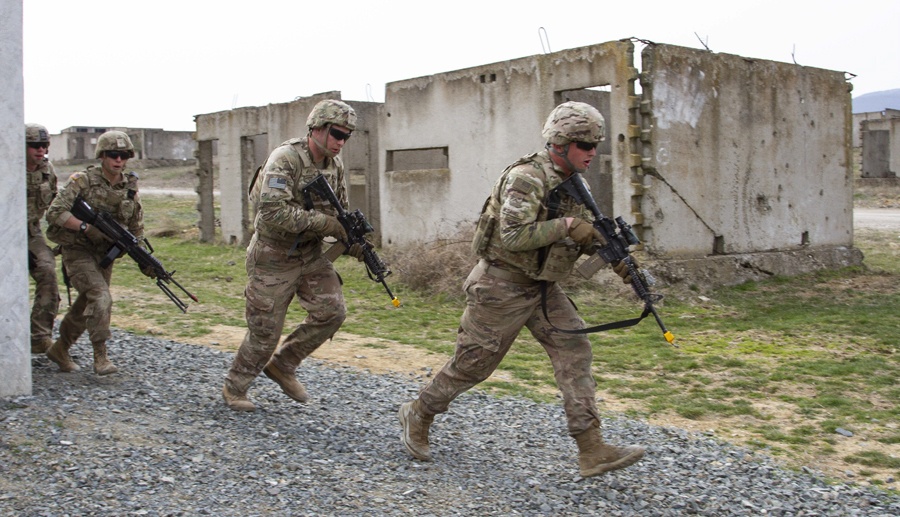 Soldiers conduct close quarter battle drills