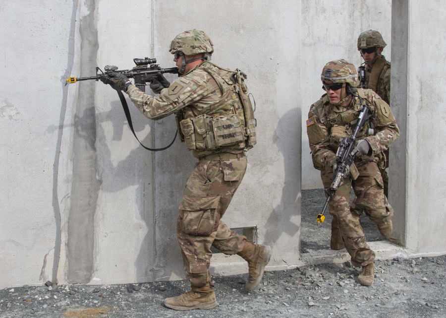 Soldiers conduct close quarter battle drills