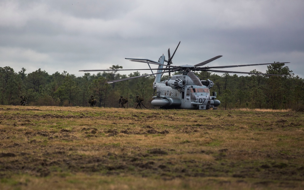 32nd Raiding Squadron and 2nd LE BN Conduct Dutch Bilateral Training