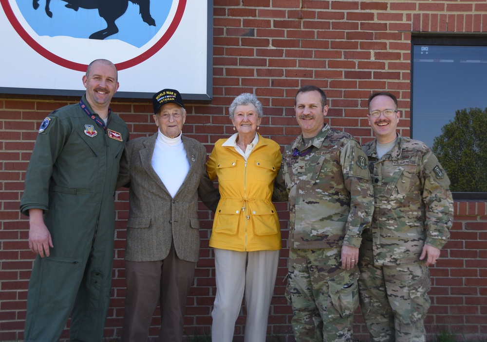 WWII bomber pilot visits the 118th Wing