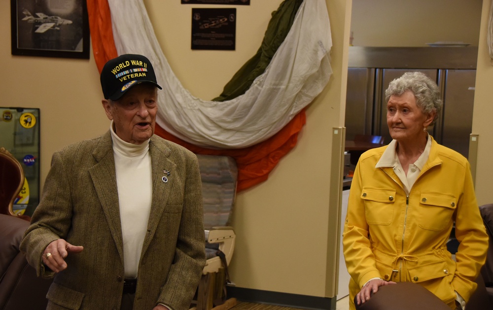 WWII bomber pilot visits the 118th Wing