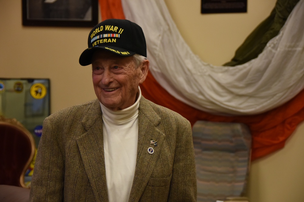 WWII bomber pilot visits the 118th Wing