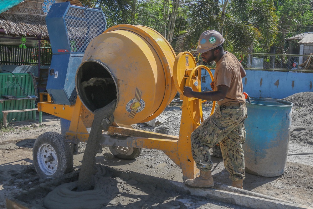 Balikatan 2019: Philippine Army, U.S. Navy continue construction in Tarlac, Philippines