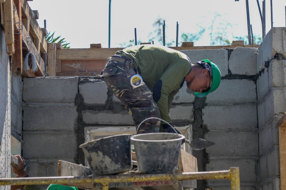 Balikatan 2019: Philippine Army, U.S. Navy continue construction in Tarlac, Philippines