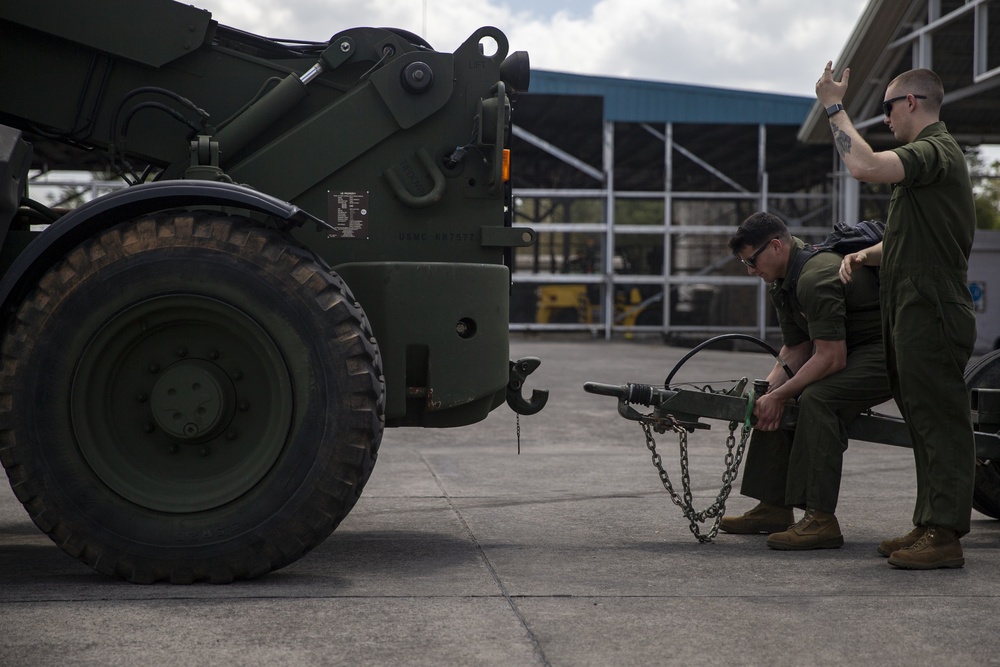 (E) Balikatan 2019: Expeditionary airfield technicians walk the line