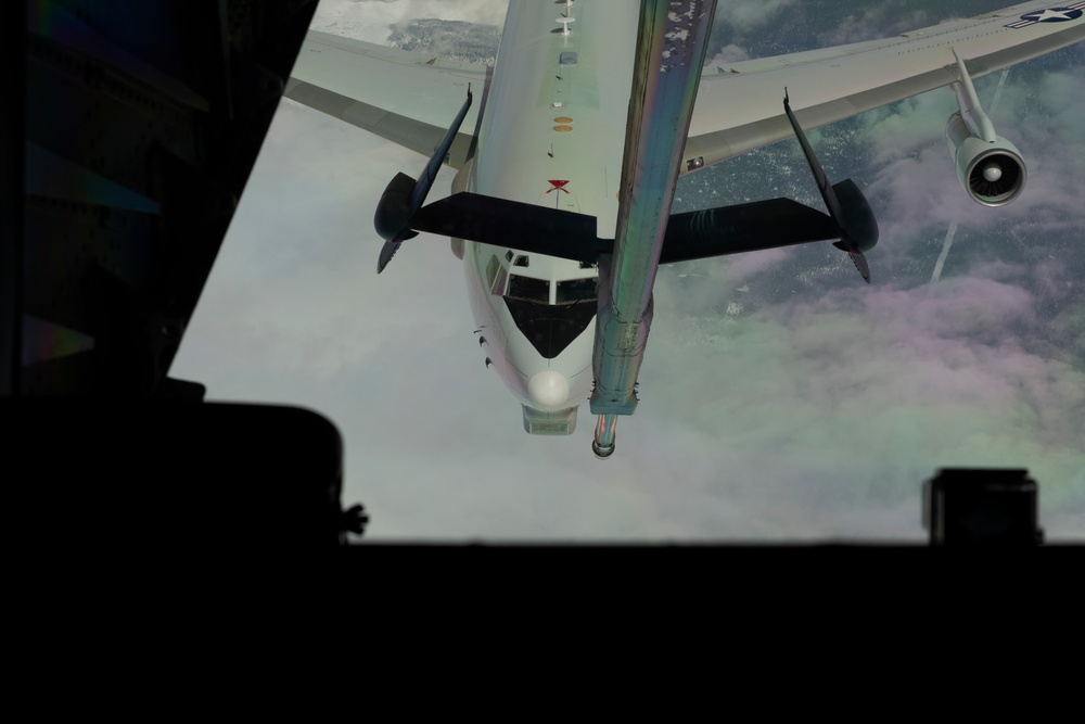 Refueling the E-3 Sentry