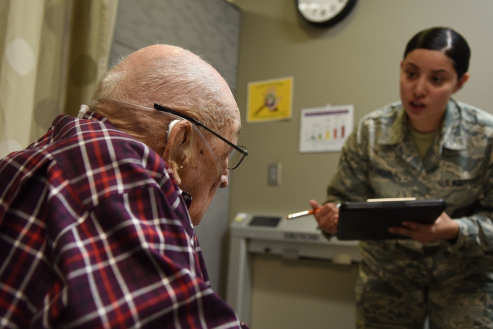 Former Doolittle Raider receives care at Wilford Hall