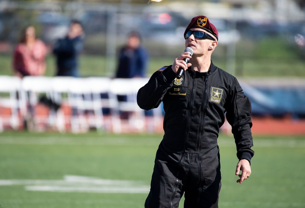 Golden Knights drop in at Vanden High School