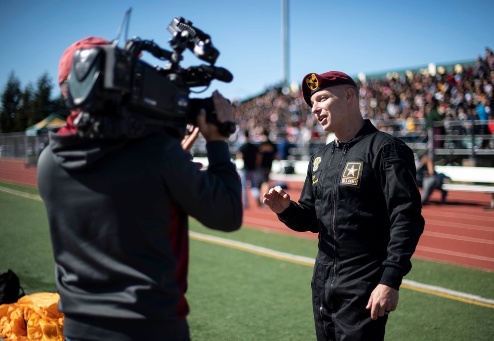 Golden Knights drop in at Vanden High School