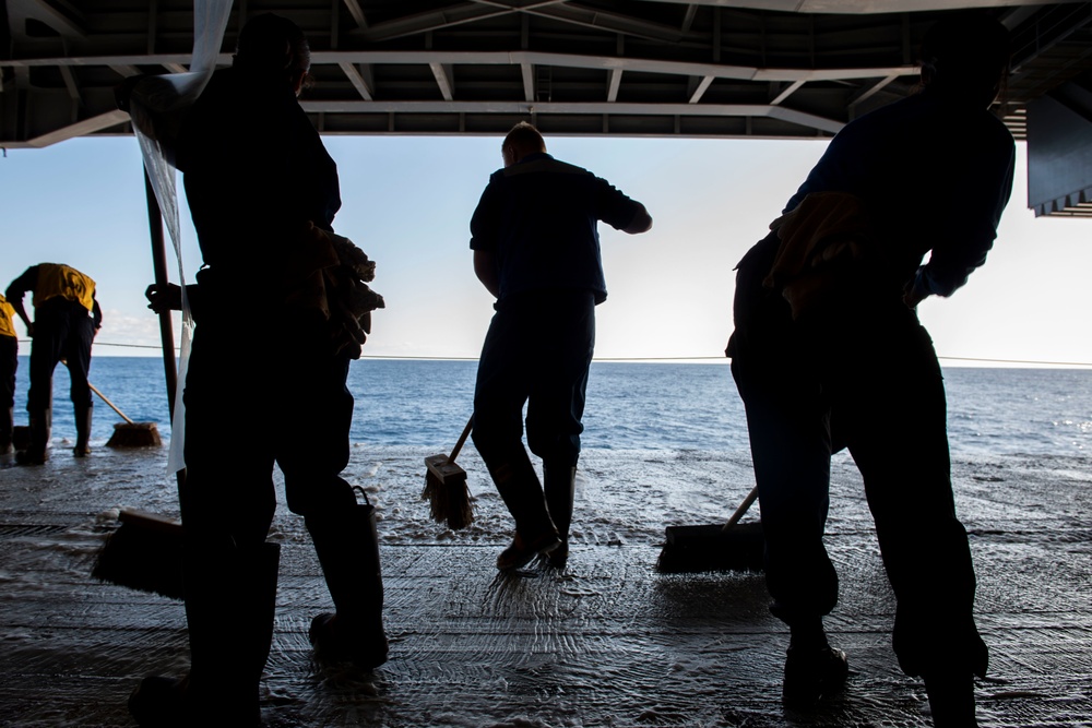 USS Dwight D. Eisenhower (CVN 69)