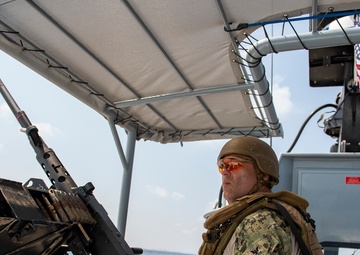 CTG 68.6 make waves while securing the Djibouti seas for USNS Tippecanoe