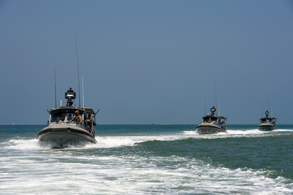 CTG 68.6 make waves while securing the Djibouti seas for USNS Tippecanoe