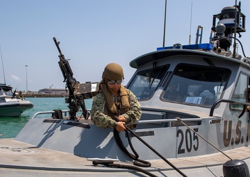 CTG 68.6 make waves while securing the Djibouti seas for USNS Tippecanoe