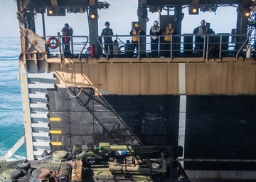 USS Harpers Conducts Well Deck Operations