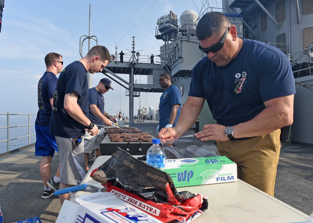 USS Blue Ridge holds steel beach picnic