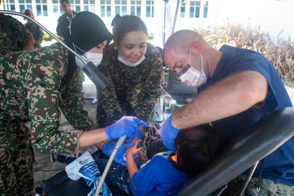 Pacific Partnership 2019 Personnel Work Together with Malaysian Armed Forces and Paramedics