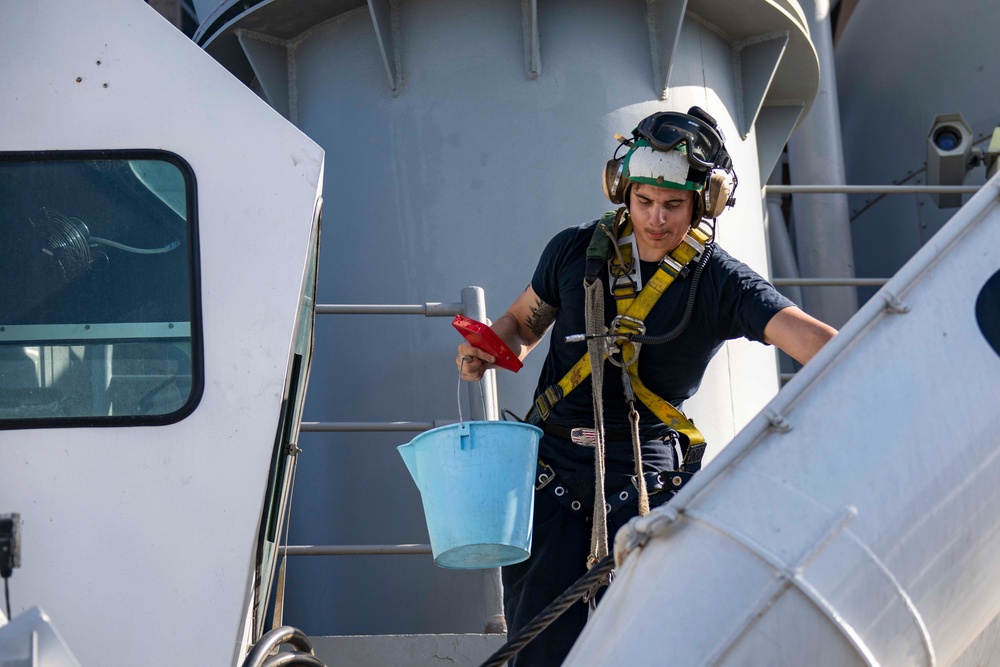 AS3 Fann Cleans an Amphibious Assault Crane