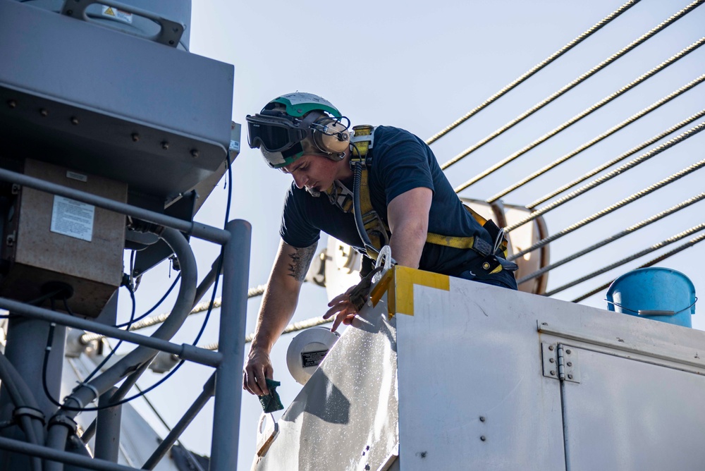 AS3 Fann Cleans an Amphibious Assault Crane
