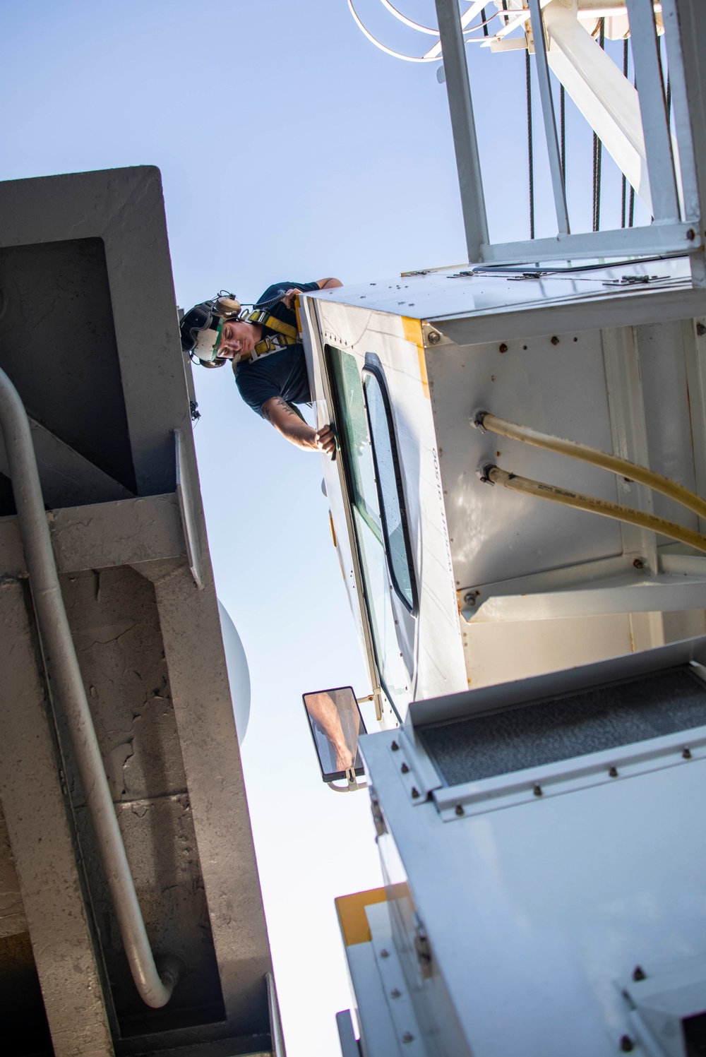 AS3 Fann Cleans an Amphibious Assault Crane